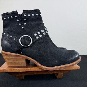 Sofft Allene II Oiled Suede Leather Studded Booties Boots EUC Size 6.5 LIKE NEW